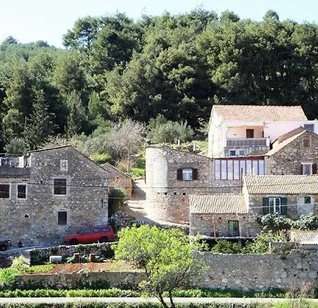 Hvar *
